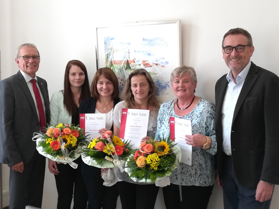 Maria Bittner, Karina Rudlof und Cornelia Raith feiern ihr 25-jähriges Dienstjubiläum