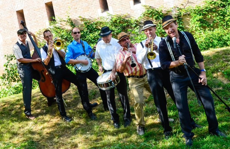 Dixi Dogs am Michaelimarkt 2022 Dixi Dogs am Michaelimarkt 2022